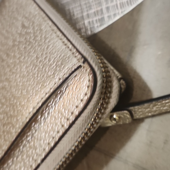 Kate Spade Wellesley Rose Gold Leather Wristlet. - Picture 12 of 14